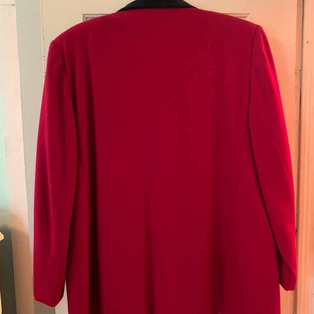 Vintage 1980s Koret 100% wool red blazer with black velvet trim. Size 14 - Picture 2 of 4
